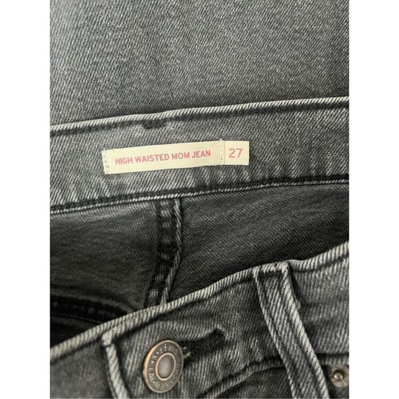 Levi’s Gray Wash High Waisted Mom‎ Jeans 27 - Picture 3 of 4